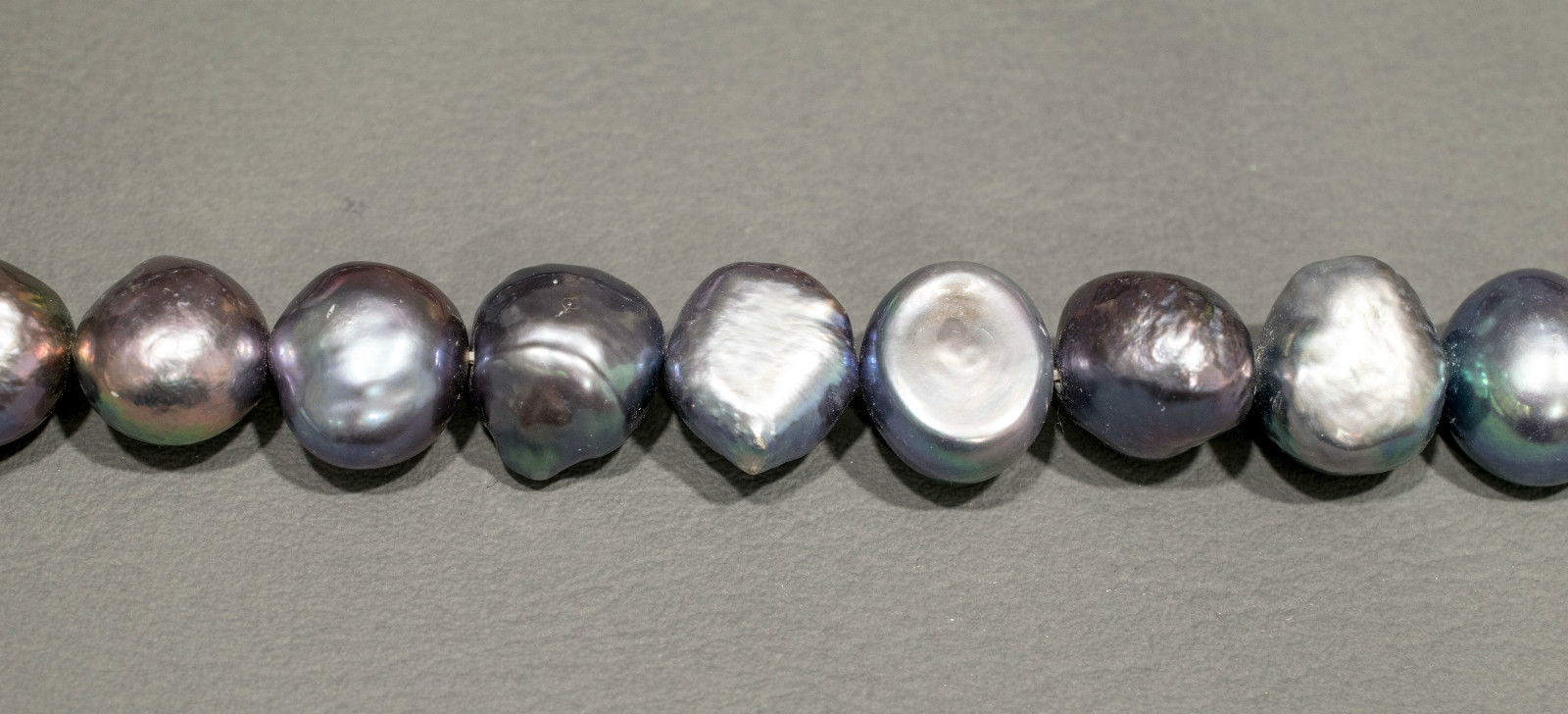 Potatoperlen Strang Silbergrau mit hohem Lüster in 12-13 mm